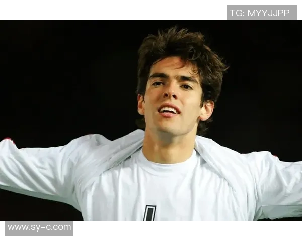 卡卡足球明星近照曝光展现风采与魅力的全新形象