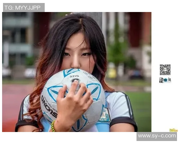 日本足球宝贝遭遇意外事件引发热议球迷反应不一 日本足球宝贝遭遇意外事件引发热议球迷反应不一