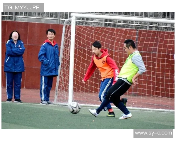 童音足球：让孩子们在快乐中成长的足球梦想之旅